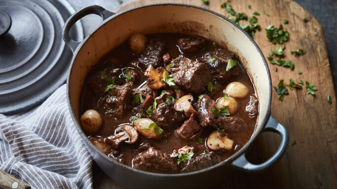 lomo de aguja al vino con hongos